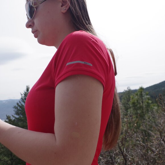 Red NiKe Running Ladies Shirt - Picture 10 of 11